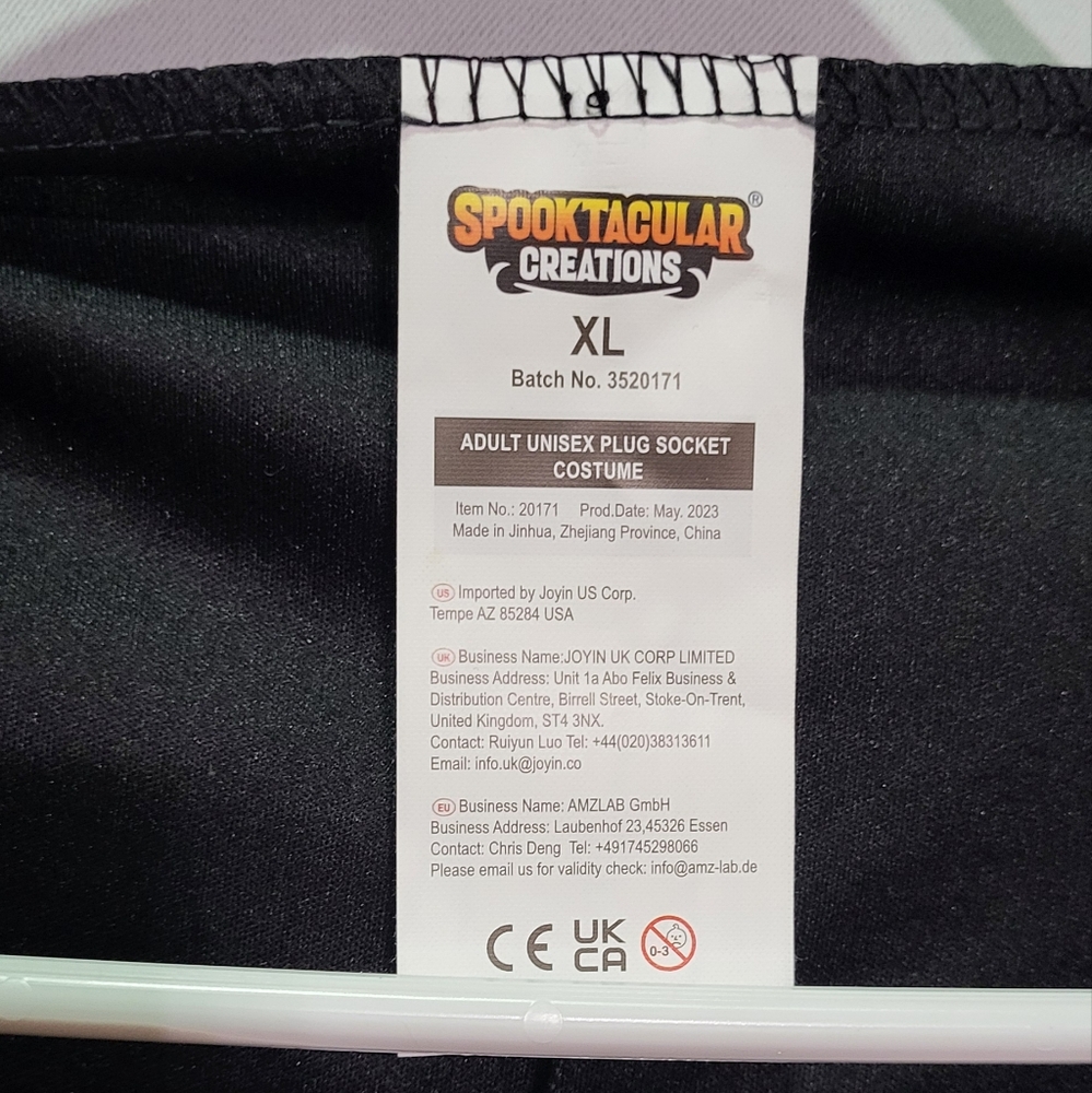 Spooktacular Creations NWOT Adult Couples Plug and Socket Costume Set Size XL - Picture 4 of 7